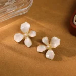 Flower Pearl Stud Earrings 02