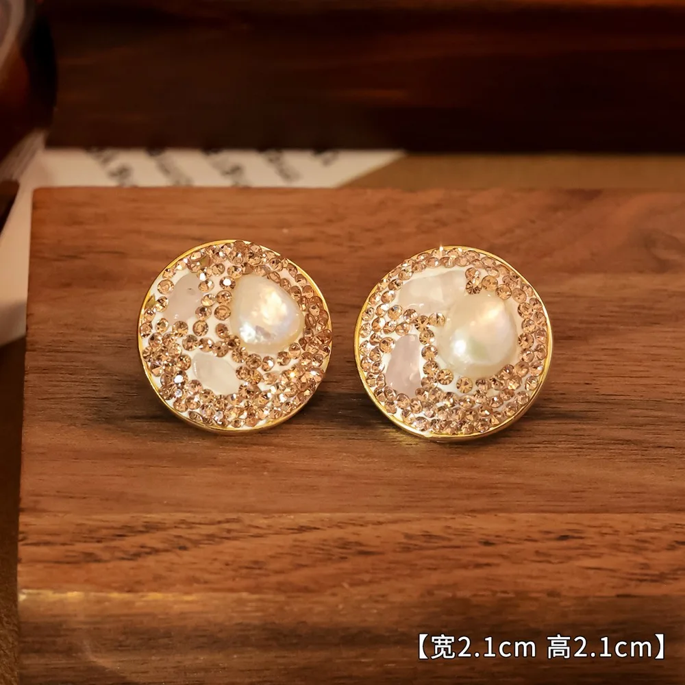 O1CN01HaimBD2Bae8QhiDwN_2214616708355-0-cib Vintage Monet Garden Freshwater Pearl Stud Earrings - Image 1