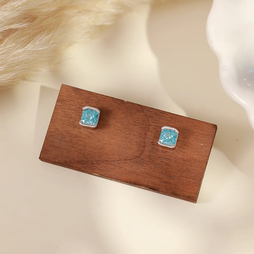 O1CN01JmmhiZ2BaeH8zOrLM_2214616708355-0-cib Blue Faceted Sugar Cube Zircon Stud Earrings - Image 1