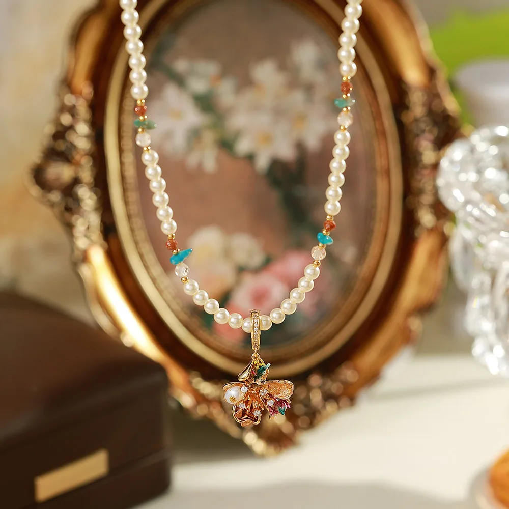 O1CN01QR1zzd2BaeHO8pGRo_2214616708355-0-cib Vintage Monet Garden Pearl Flower Clavicle Necklace - Image 1