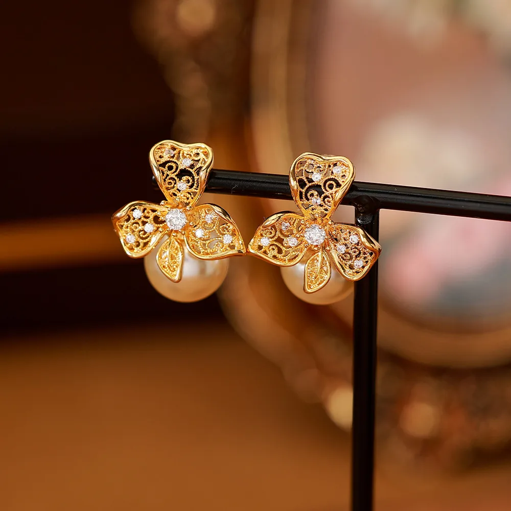 O1CN01UpDxPw2BaeF1nyVFw_2214616708355-0-cib Vintage Mocha Mousse Hollow Flower Stud Earrings - Image 1