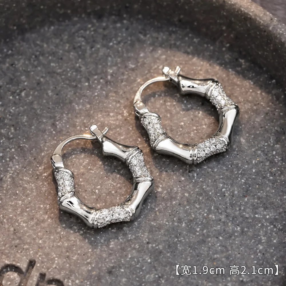 O1CN01Zun34m2Bae3haPoNU_2214616708355-0-cib Silver Stud Earrings - Image 1