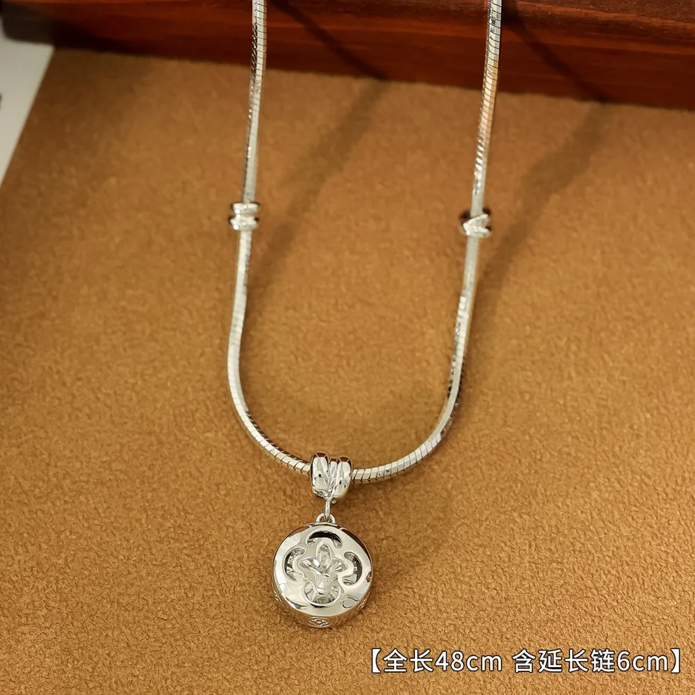 O1CN01aXkisQ2Bae9BT4T4X_2214616708355-0-cib Rhinestone Hollow Four-Leaf Clover Knotted Long Necklace - Image 1