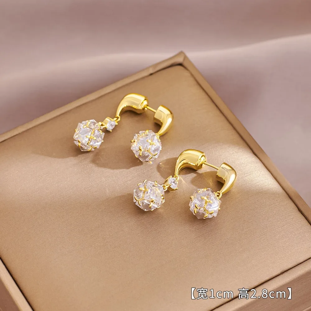 O1CN01dqTwX32Bae4ngtHzO_2214616708355-0-cib Zircon Geometric Stud Earrings - Image 1