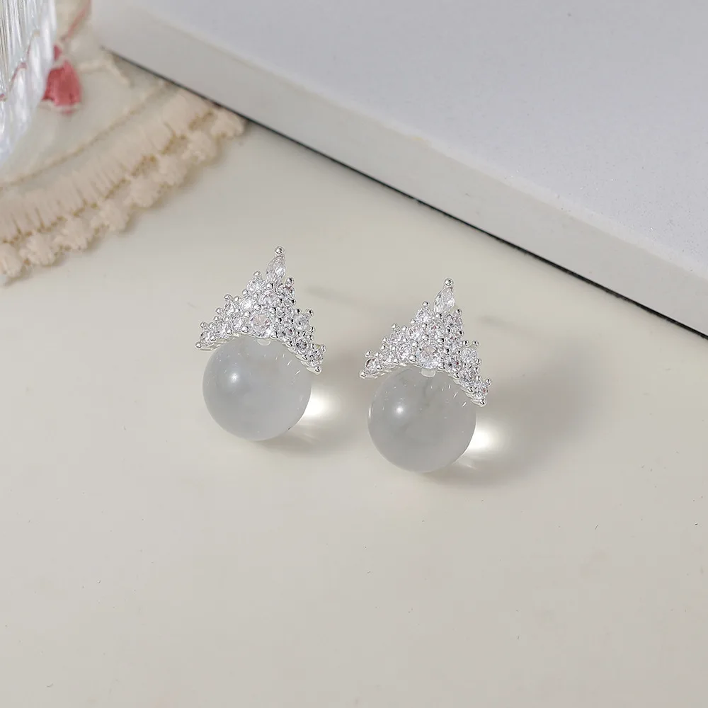 O1CN01g6GodQ2BaeGuYGO0c_2214616708355-0-cib Pave Zircon Crown Crystal Clavicle Necklace - Image 1