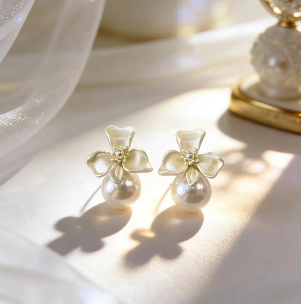 O1CN01igFsCj2BaeGB6o0xM_2214616708355-0-cib Flower Pearl Stud Earrings - Image 1