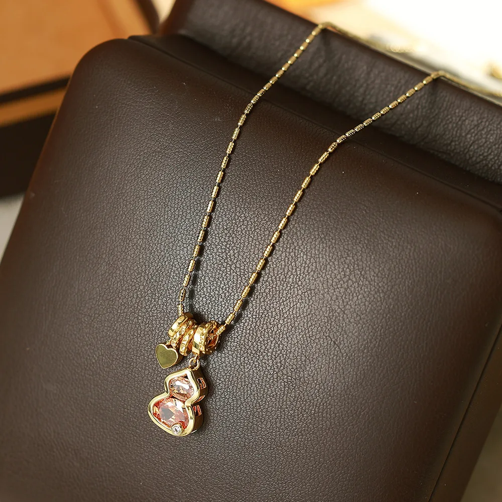 O1CN01jTjABH0WVlH21stE_2214616708355-0-cib Neo-Chinese Gold Zircon Gourd Heart Clavicle Necklace - Image 1