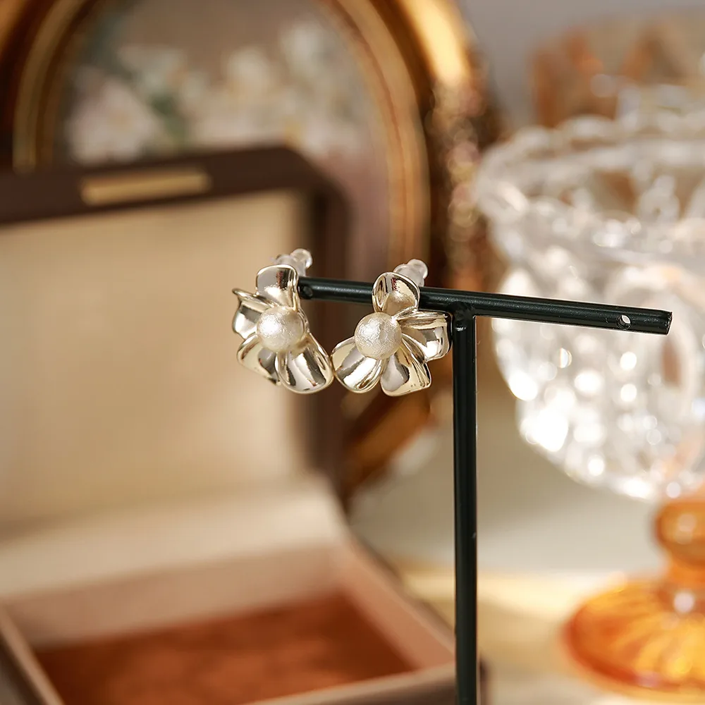 O1CN01l3ZZdI2BaeHstpZWg_2214616708355-0-cib French Textured Pearl Teardrop Flower Stud Earrings - Image 1