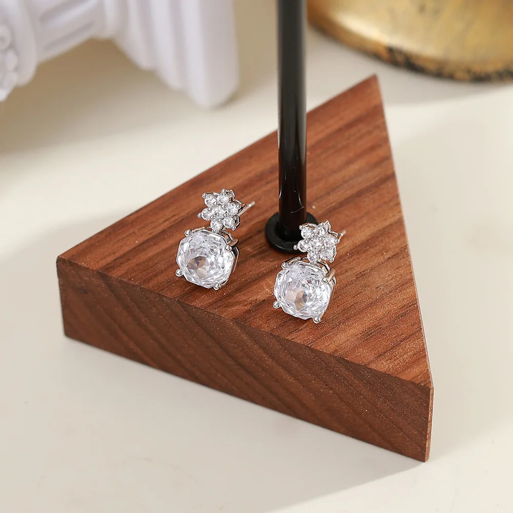 O1CN01mnKVz12BaeGQ2PjM7_2214616708355-0-cib Sparkling Crystal Zircon Rose Stud Earrings - Image 1