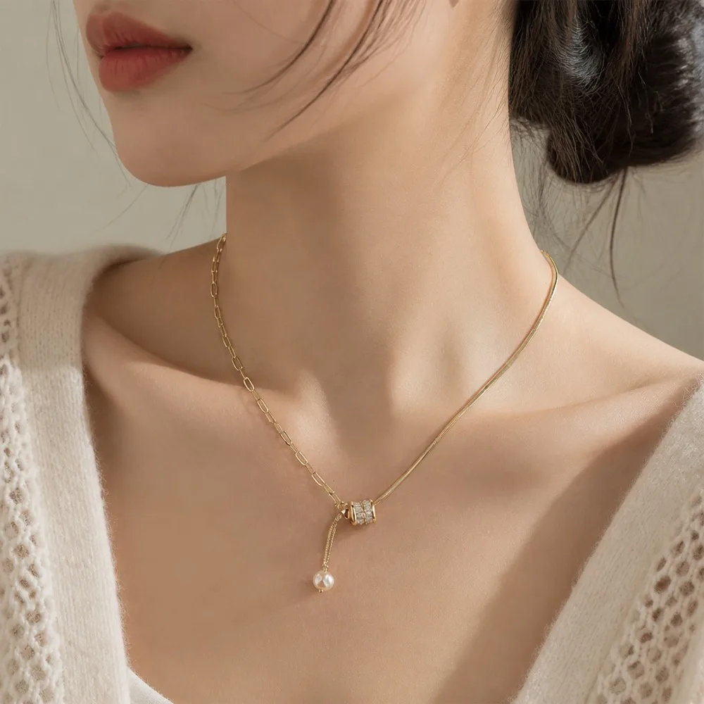 O1CN01yyDPYApZBQD24uCu_2214616708355-0-cib Zircon Asymmetric Clavicle Necklace - Image 1