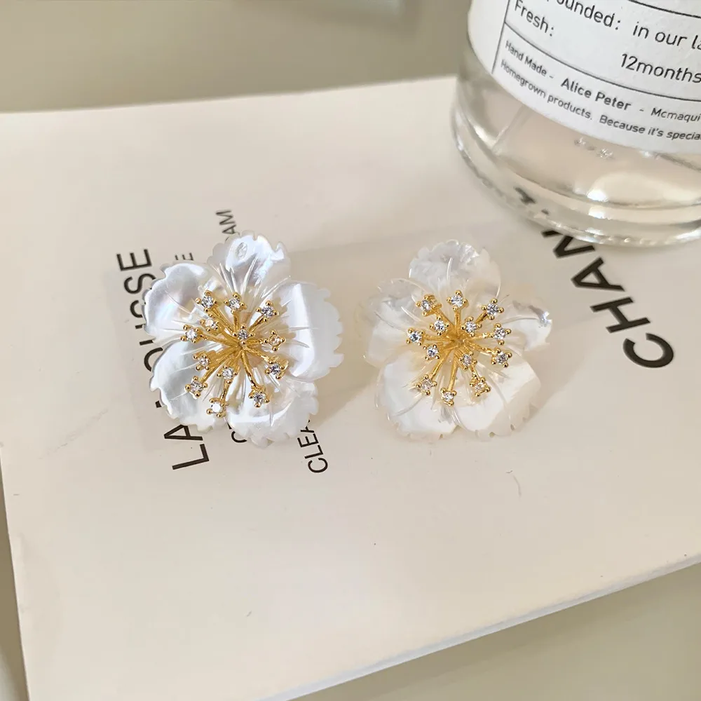 O1CN01zC5rBE2Bae5SROVXQ_2214616708355-0-cib Mother-of-Pearl Zircon Shell Flower Stud Earrings - Image 1